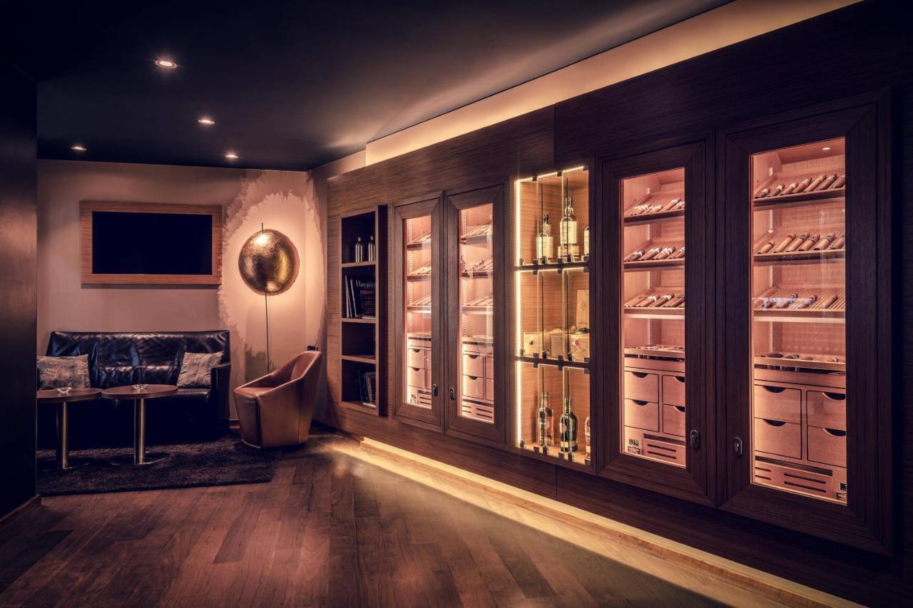 Zurich Marriott Hotel Eksteriør bilde Wine cellar