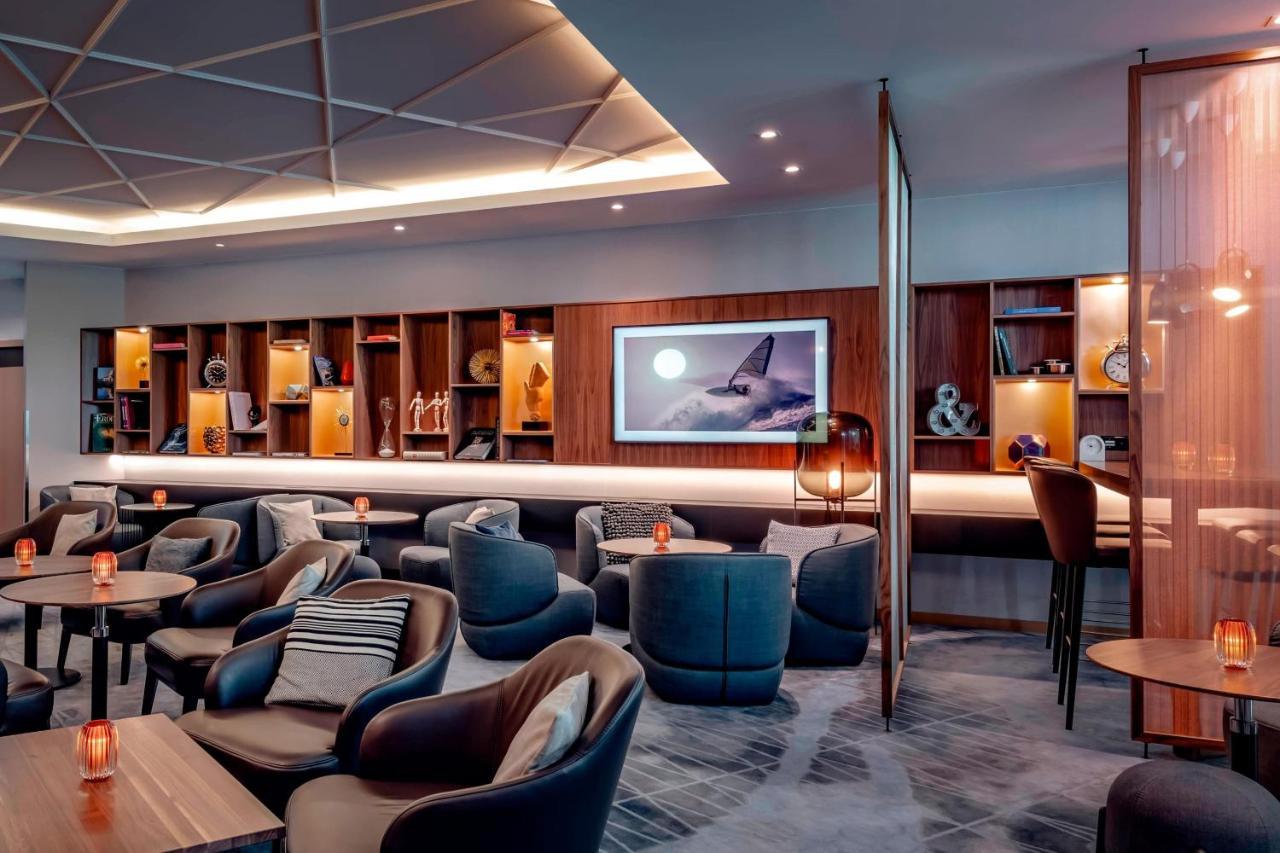 Zurich Marriott Hotel Eksteriør bilde The lounge at London Heathrow Airport