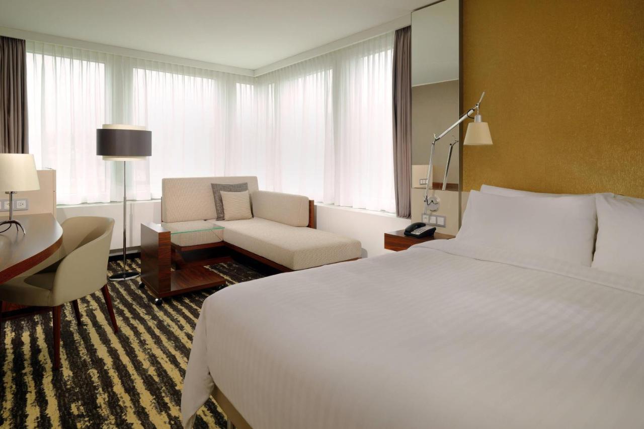 Zurich Marriott Hotel Eksteriør bilde A room at the W London