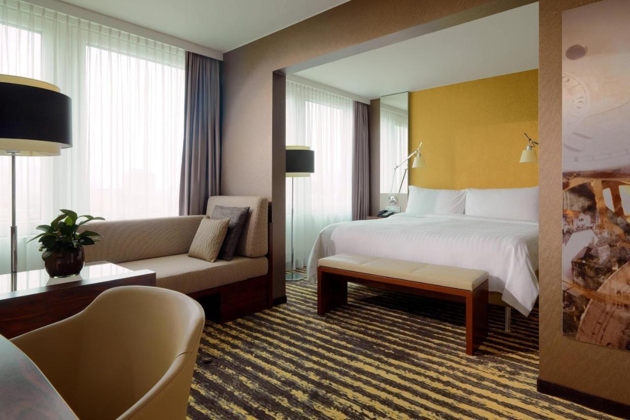 Zurich Marriott Hotel Eksteriør bilde A room at the hotel