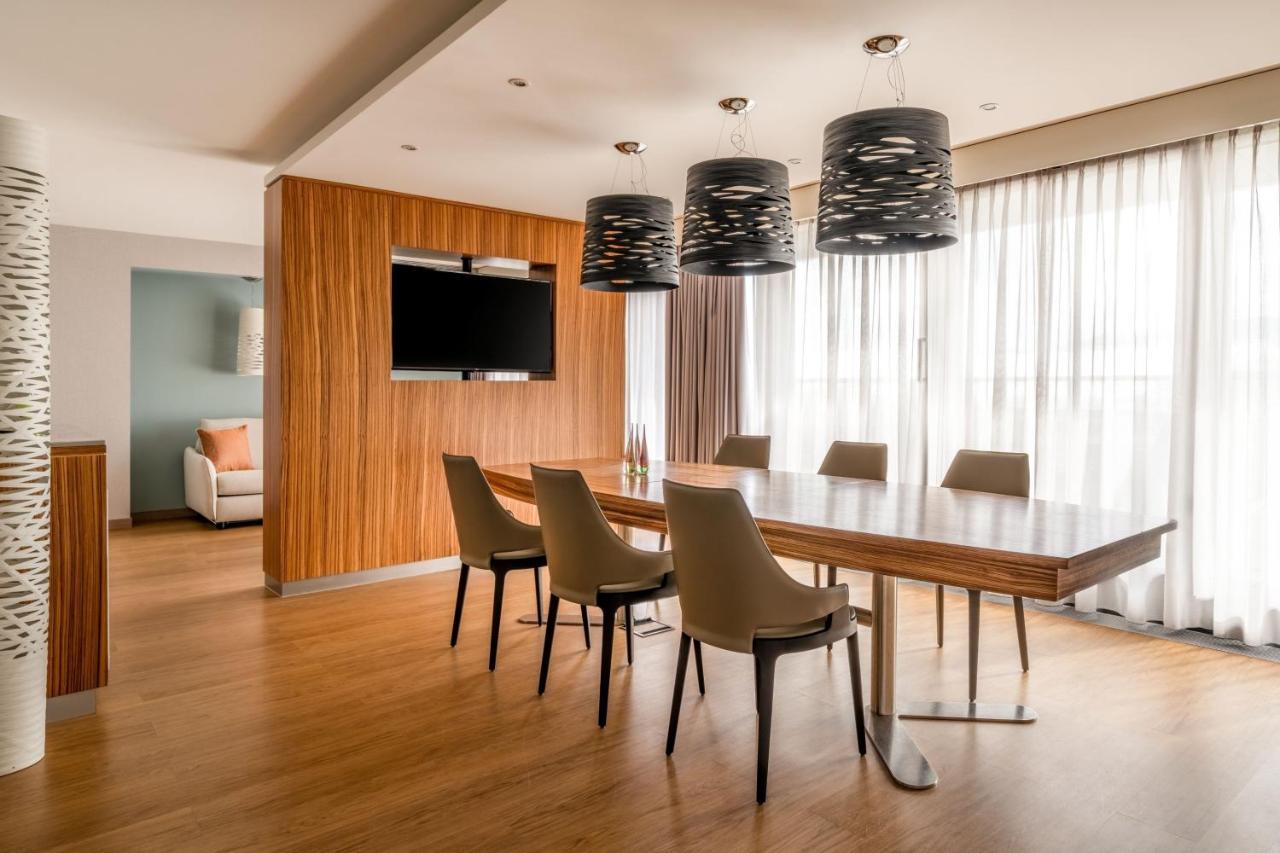 Zurich Marriott Hotel Eksteriør bilde A meeting room at the airport