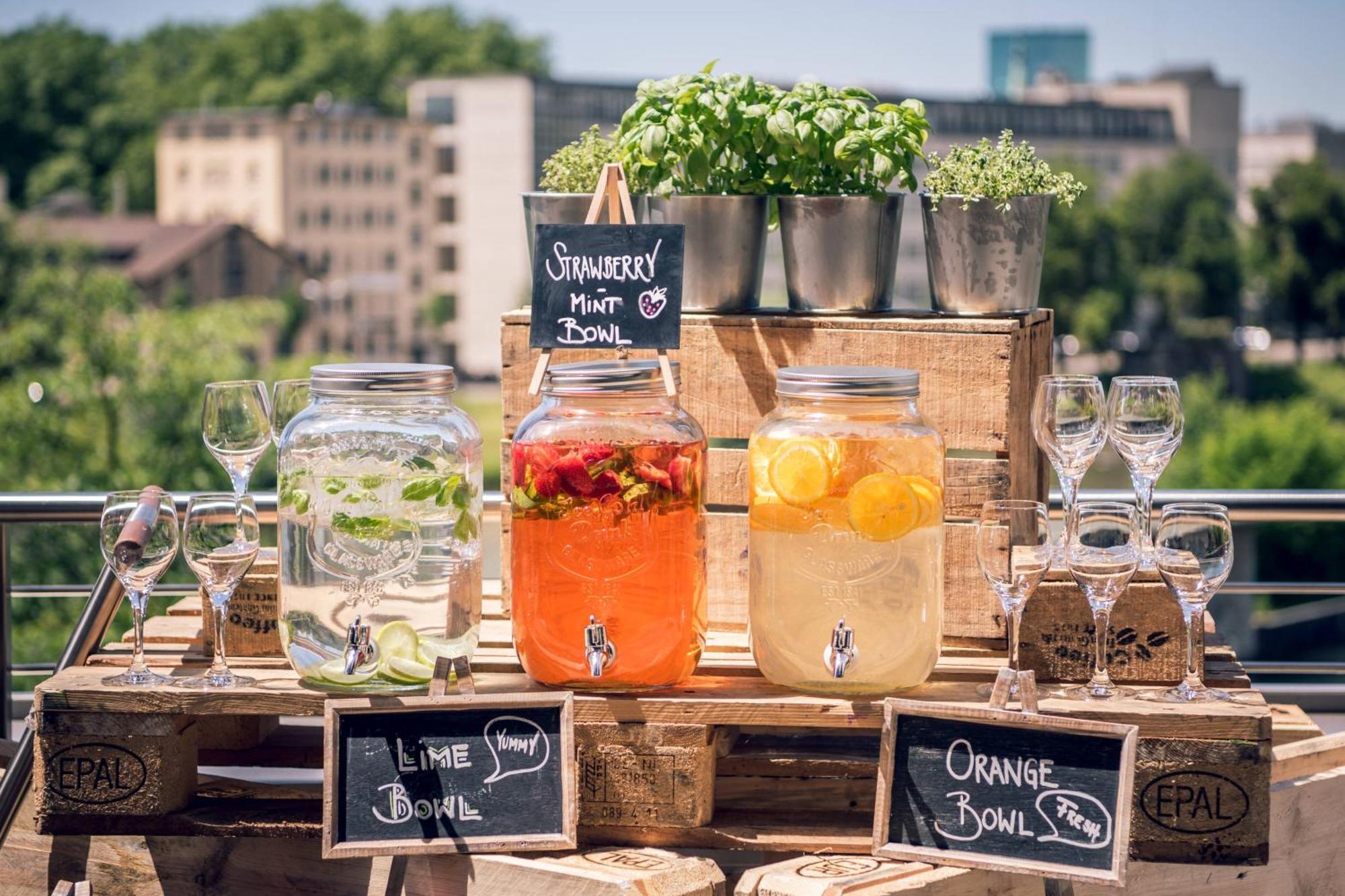 Zurich Marriott Hotel Eksteriør bilde A beverage station